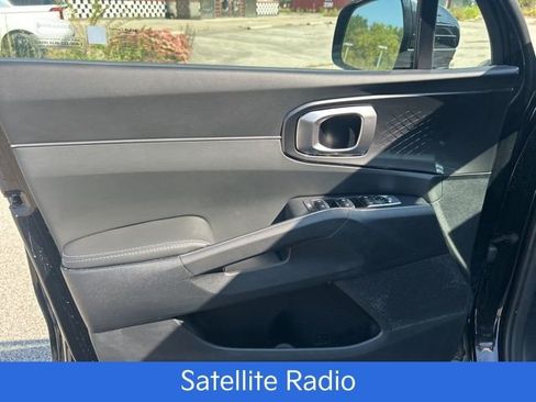 Used 2025 Kia Sorento S image 10