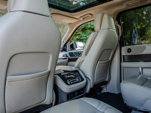 Used 2019 Lincoln Navigator L Reserve AWD/4WD image 31