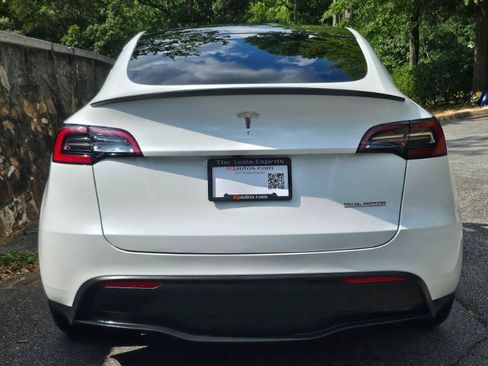 Used 2023 Tesla Model Y Performance AWD/4WD image 9