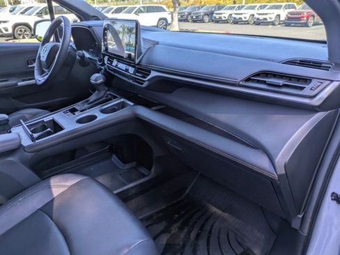 Used 2024 Toyota Sienna XLE Woodland Edition image 24