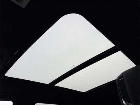 Used 2022 Cadillac Escalade ESV Premium Luxury image 18