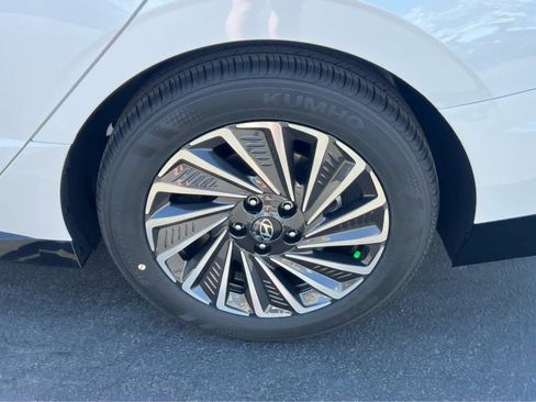 New 2026 Hyundai Sonata Limited FWD image 14