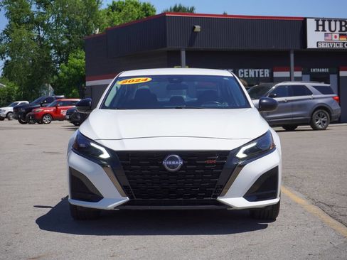 Used 2024 Nissan Altima 2.5 SR FWD image 2