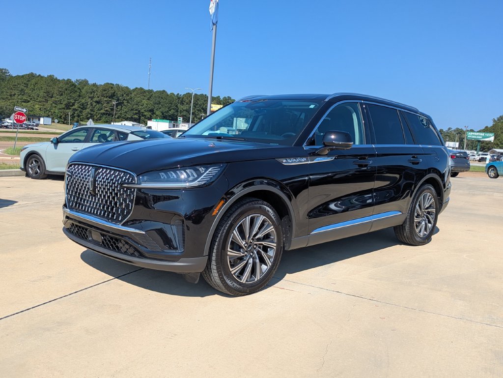 Used 2026 Lincoln Aviator 2WD image 1