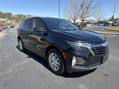 Used 2024 Chevrolet Equinox LT image 3