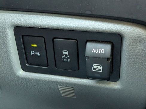Used 2018 Toyota Sequoia SR5 w/ Carpet Cargo Mat Package AWD/4WD image 18