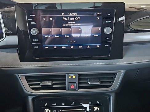 New 2026 Volkswagen Taos SE FWD image 30