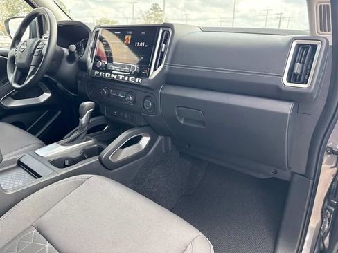 Used 2025 Nissan Frontier SV w/ Tow Package image 18