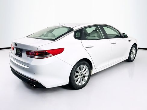 Used 2018 Kia Optima LX w/ 17" Alloy Wheels Package image 9