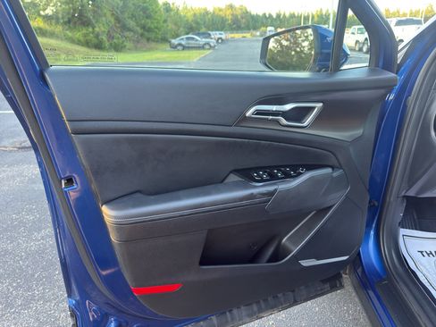 Used 2025 Kia Sportage EX FWD image 17