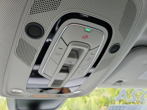 Used 2024 Audi Q8 e-tron Prestige w/ Prestige Package image 20