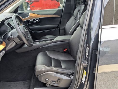 Used 2021 Volvo XC90 T6 Momentum w/ Advanced Package image 22
