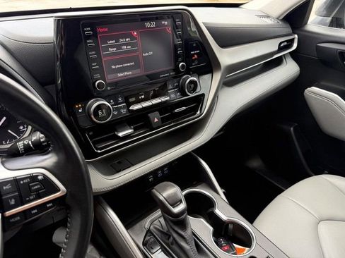 Used 2022 Toyota Highlander XLE image 27