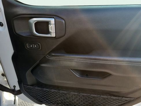 Used 2019 Jeep Wrangler Unlimited Sahara image 23