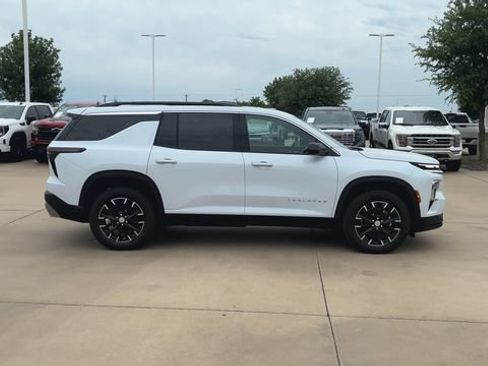 New 2026 Chevrolet Traverse LT w/ Sun and Wheel Package FWD image 9