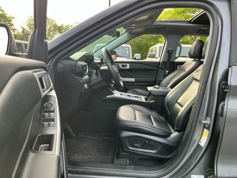 Certified 2022 Ford Explorer XLT w/ Equipment Group 202A AWD/4WD image 15
