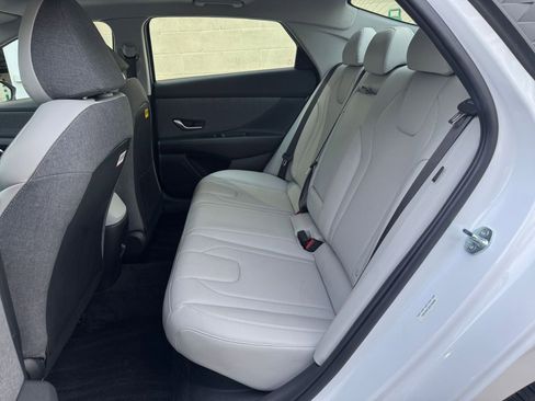 Used 2025 Hyundai Elantra Limited image 27