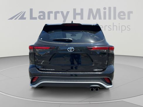 Used 2025 Toyota Highlander XSE AWD/4WD image 4