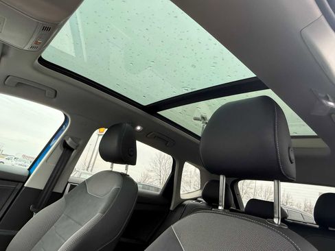 New 2026 Volkswagen Taos SE image 9