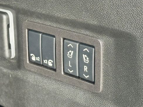 Used 2024 Chevrolet Tahoe Premier w/ Advanced Technology Package image 23