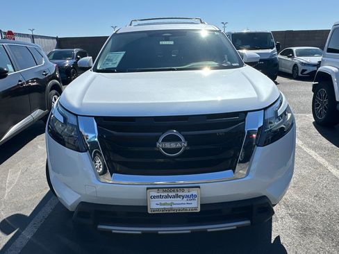 Certified 2025 Nissan Pathfinder SL w/ SL Premium Package AWD/4WD image 3
