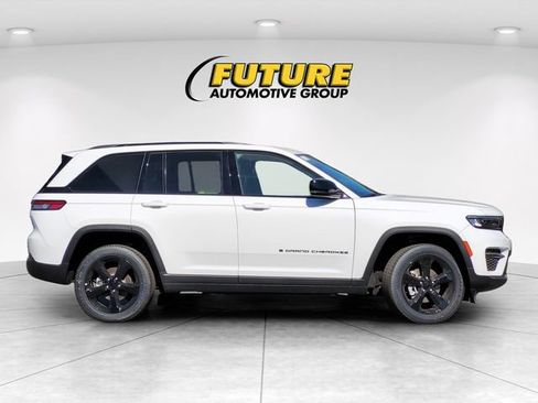 New 2025 Jeep Grand Cherokee Altitude AWD/4WD image 2