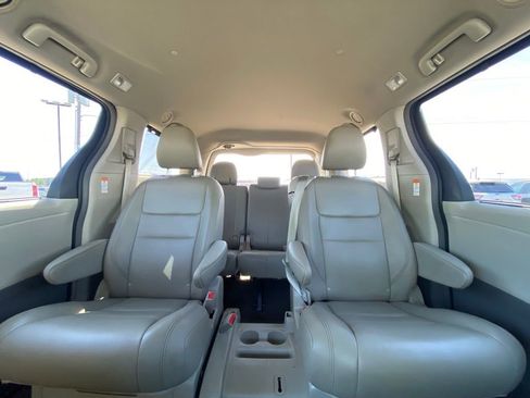 Used 2019 Toyota Sienna XLE FWD image 22