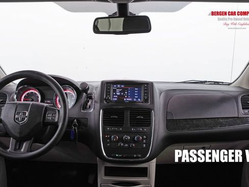 Used 2018 Dodge Grand Caravan SE w/ UConnect Hands-Free Group FWD image 22