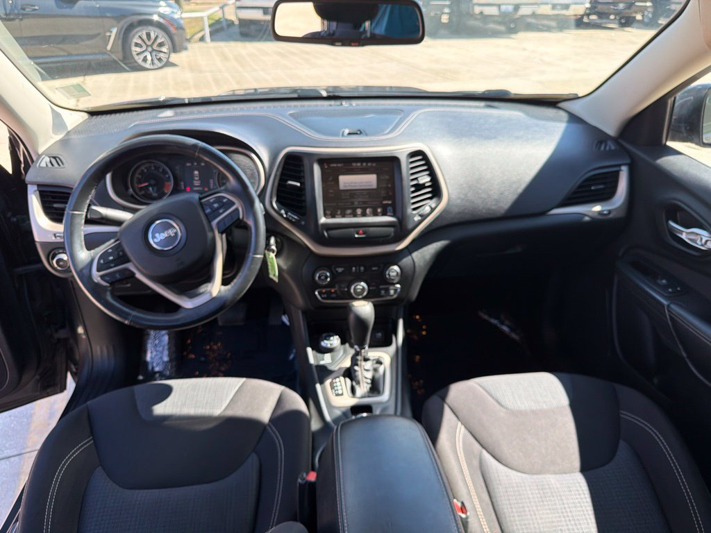 Used 2015 Jeep Cherokee Latitude w/ Cold Weather Group AWD/4WD image 32