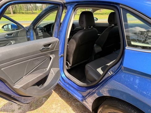 Used 2024 Volkswagen Jetta SE FWD image 25