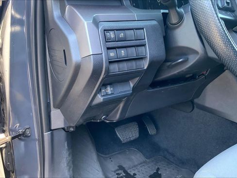 Certified 2025 Toyota Tacoma SR5 AWD/4WD image 33