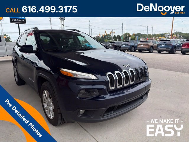 Used 2016 Jeep Cherokee Latitude w/ Cold Weather Group AWD/4WD image 2