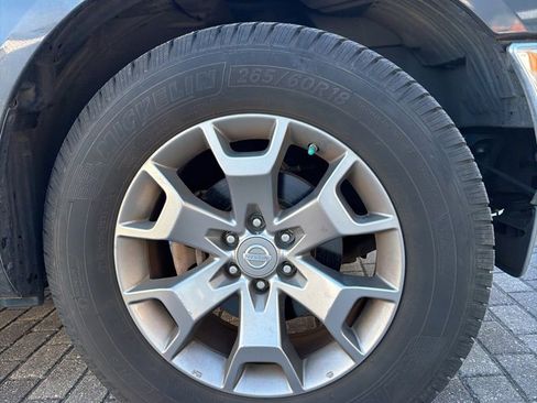 Used 2014 Nissan Frontier SL w/ SL Moonroof Package image 7