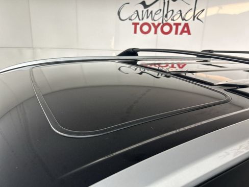 Used 2023 Toyota Highlander Bronze Edition FWD image 10