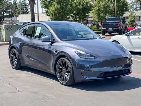 Used 2022 Tesla Model Y Performance AWD/4WD image 5
