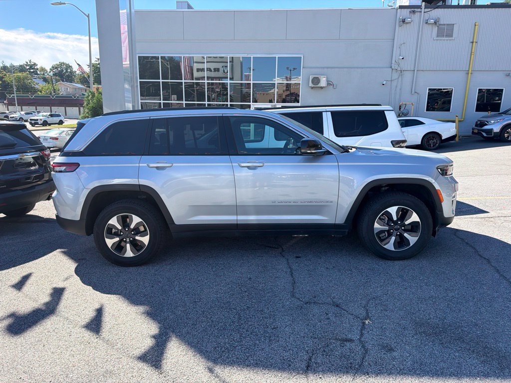 Used 2024 Jeep Grand Cherokee Limited 4xe AWD/4WD image 3