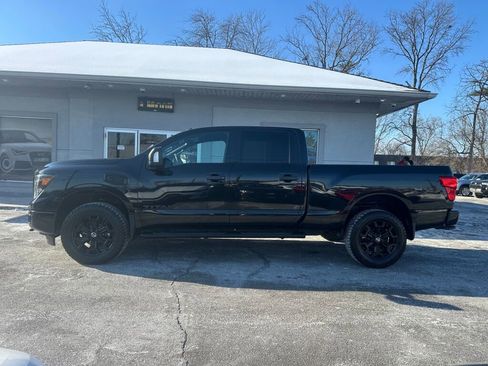 Used 2019 Nissan Titan SV w/ SV Convenience Package image 4