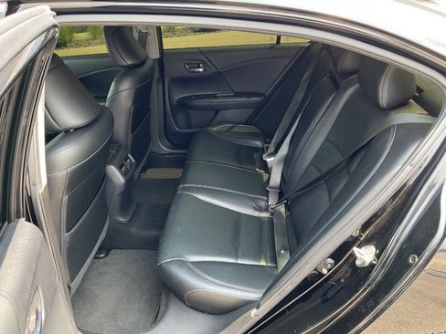 Used 2016 Honda Accord Touring image 32