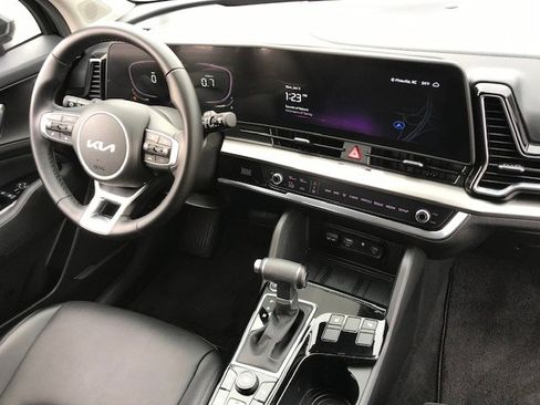 Used 2023 Kia Sportage EX image 8