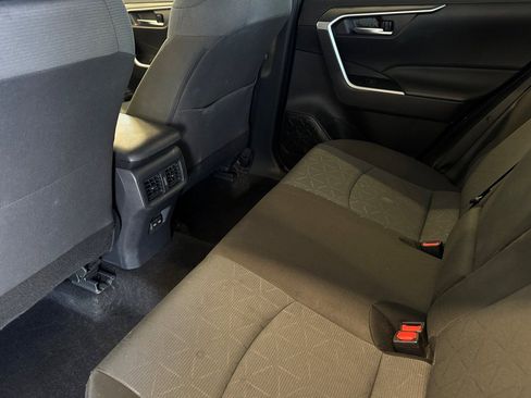 Used 2025 Toyota RAV4 XLE FWD image 14