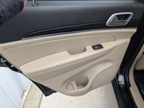 Used 2021 Jeep Grand Cherokee Limited image 23