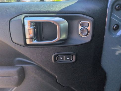 New 2025 Jeep Gladiator Sport image 15