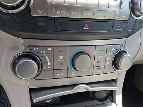 Used 2012 Toyota Highlander 4WD w/ Tech Pkg image 17