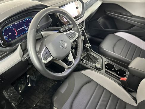 Used 2022 Volkswagen Taos SEL w/ Panoramic Sunroof Package image 9