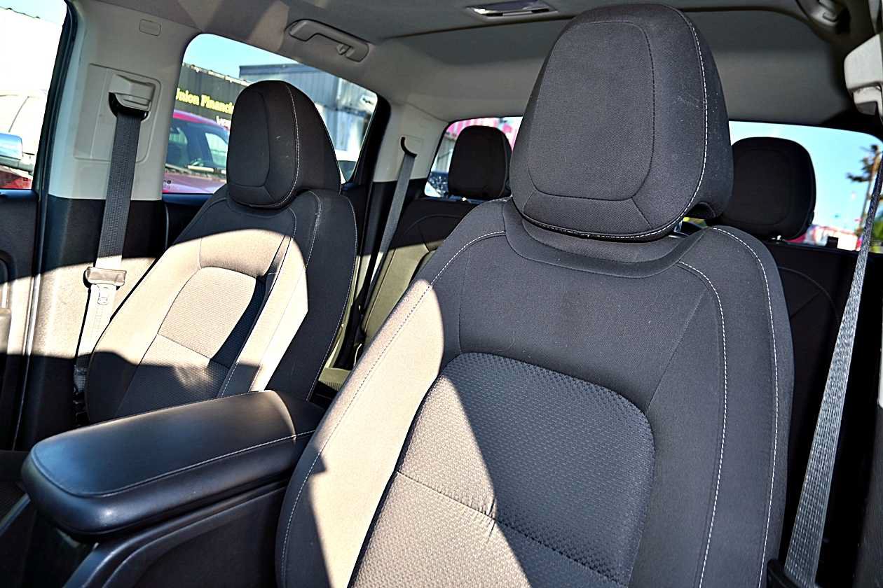 Used 2017 Chevrolet Colorado LT RWD image 12