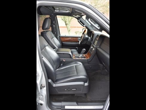 Used 2017 Lincoln Navigator Select image 33