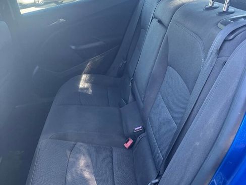 Used 2018 Chevrolet Cruze LT w/ Convenience Package FWD image 10