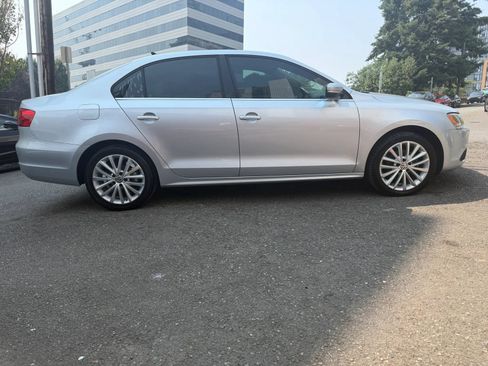 Used 2013 Volkswagen Jetta TDI FWD image 4