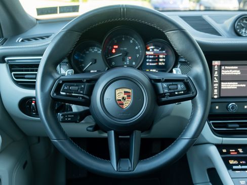 Certified 2022 Porsche Macan AWD/4WD image 25