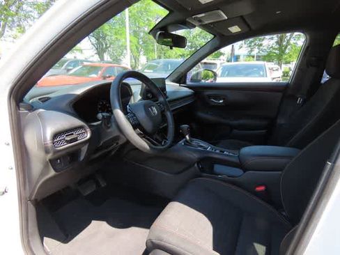 Used 2023 Honda HR-V Sport image 2